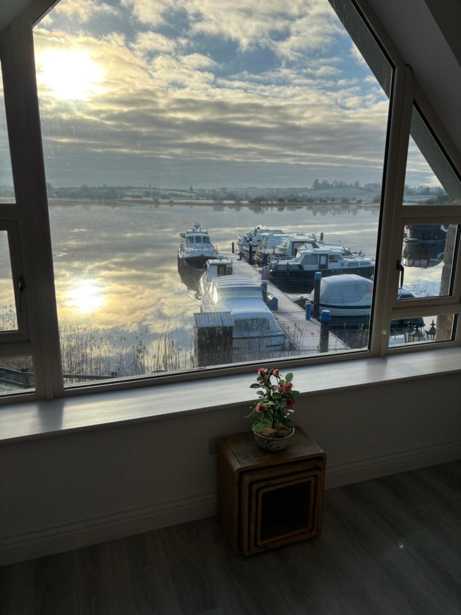 Lough Key Luxury Riverfront Apartment Cootehall Exterior foto